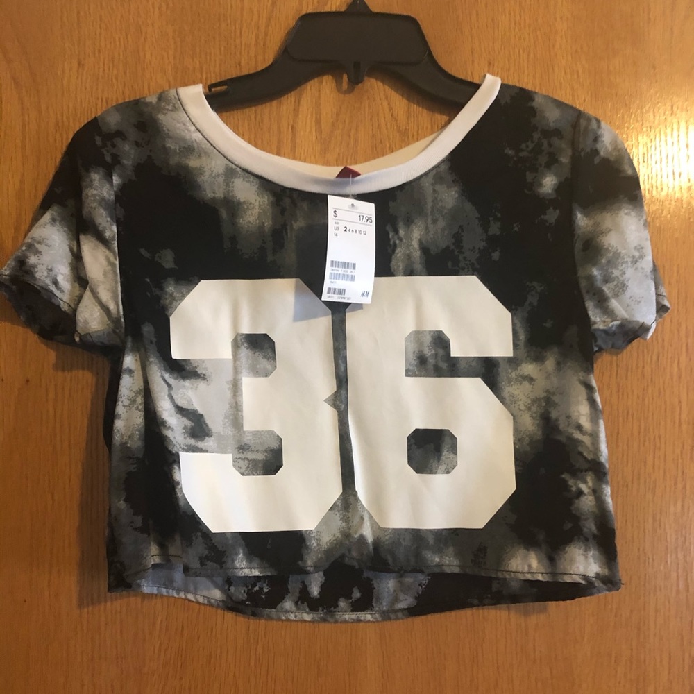 Super cute half shirt size S